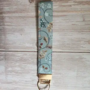 Wristlet with keyring